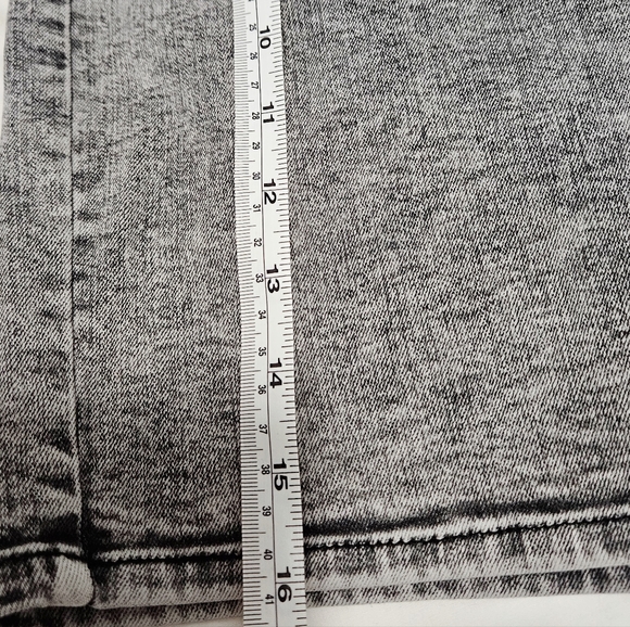 Guess Stoned Wash Jean skirt - Picture 2 of 7